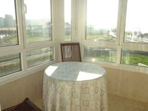 Dormitori de Pis de lloguer en Gijón  amb Parquet, Moblat i Rentadora