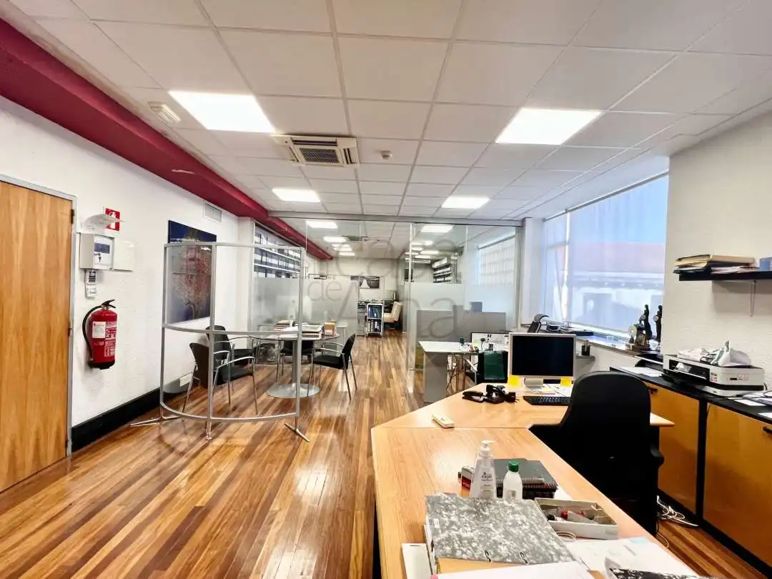 Office space with lift for sale in Gran Vía de Don Diego López de Haro 17, imagen 18