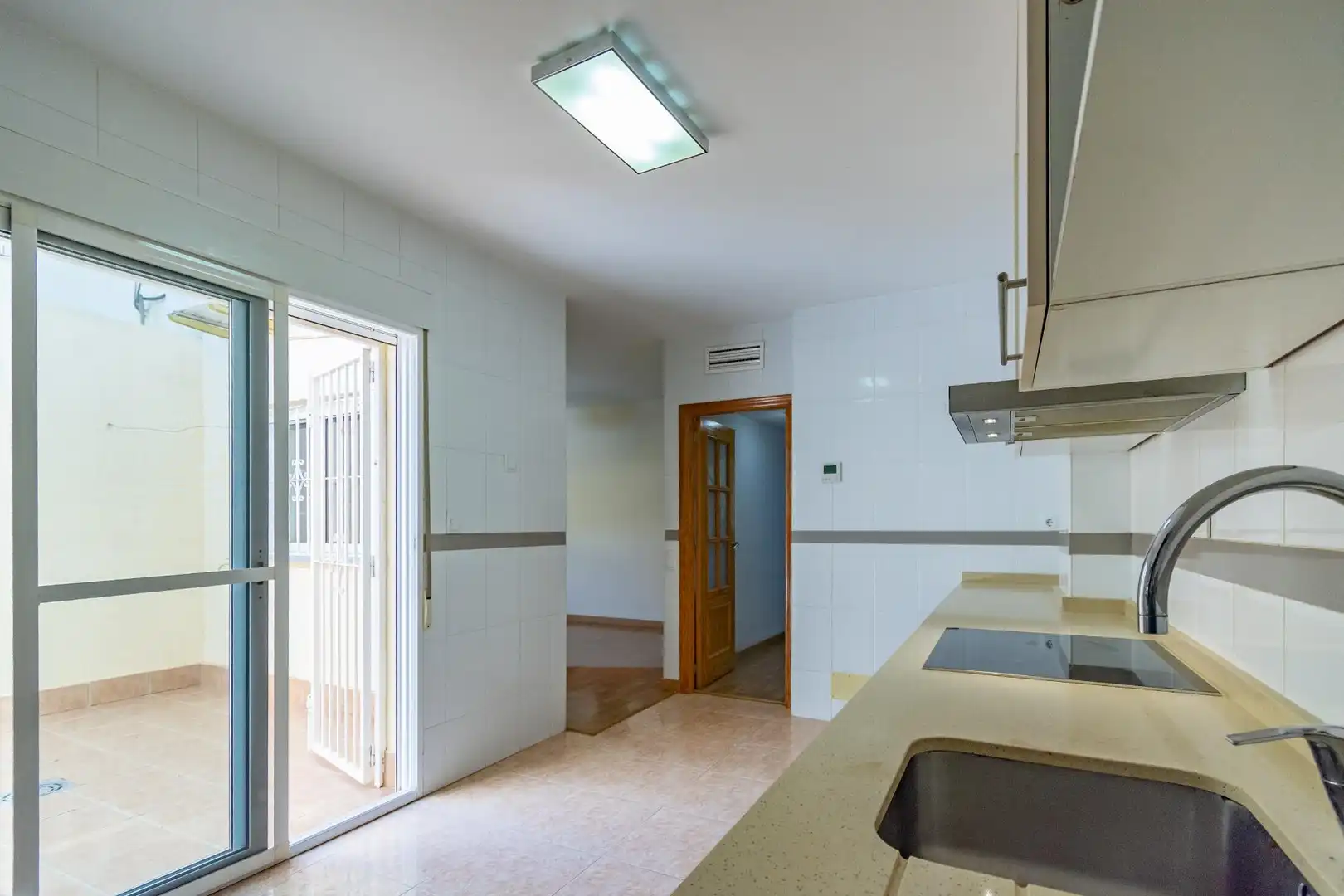 Cocina de Casa o chalet en venta en Cartagena con Aire acondicionado, Calefacción y Jardín privado