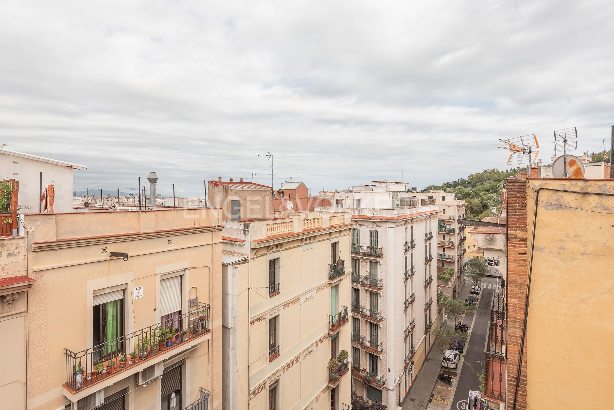 Vista exterior de Àtic en venda en  Barcelona Capital amb Calefacció, Parquet i Terrassa