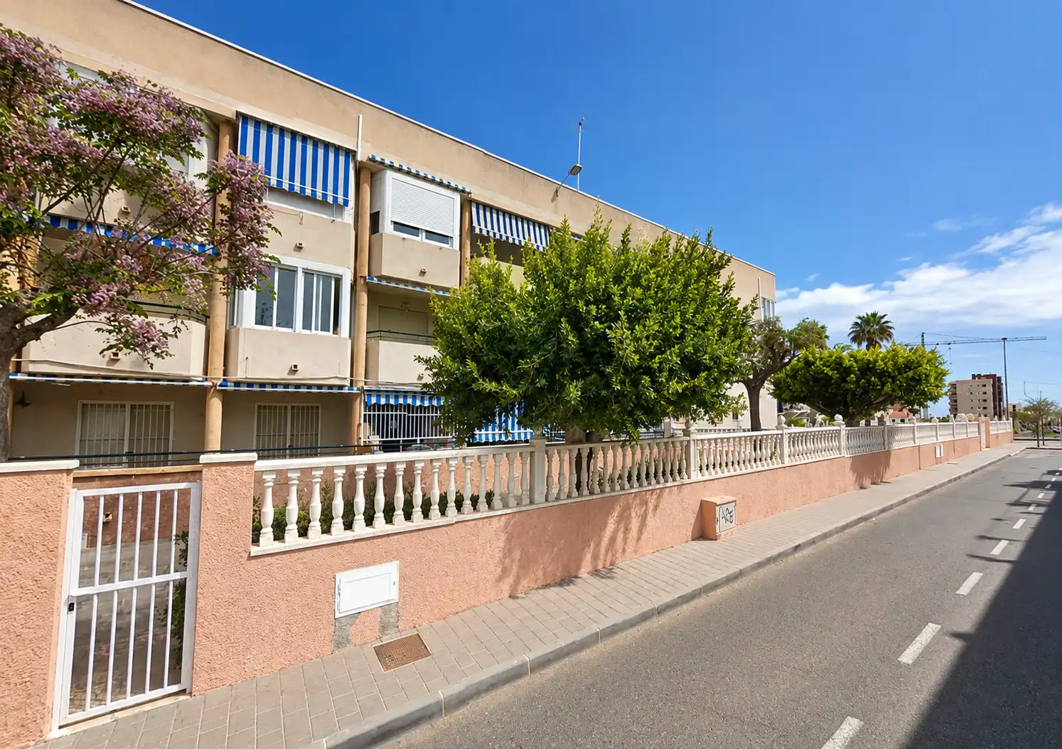 Vista exterior de Apartamento en venta en Pilar de la Horadada con Trastero y Amueblado
