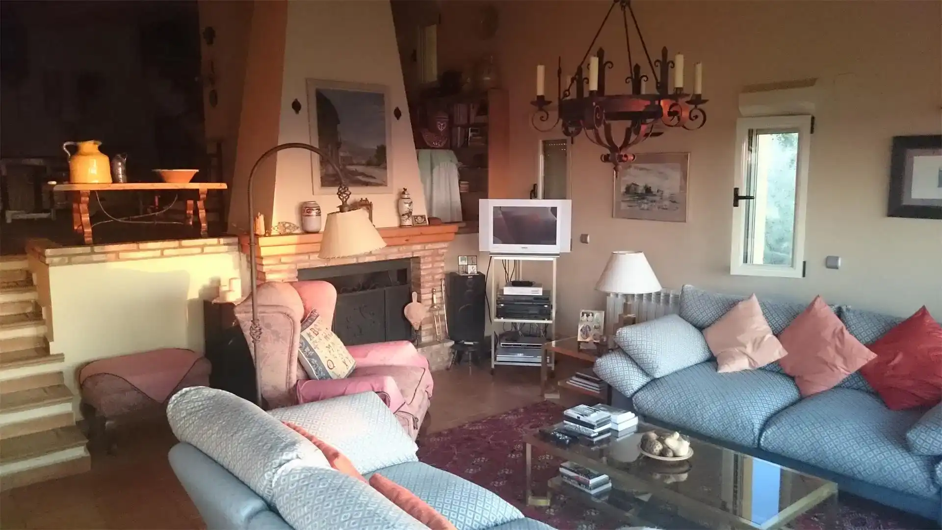 Sala d'estar de Casa o xalet en venda en Segura de la Sierra amb Balcó
