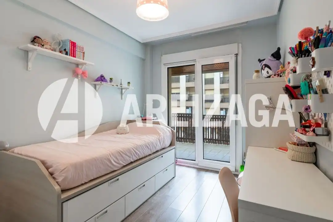 Habitación de Piso en venta en Donostia - San Sebastián  con Calefacción, Terraza y Balcón