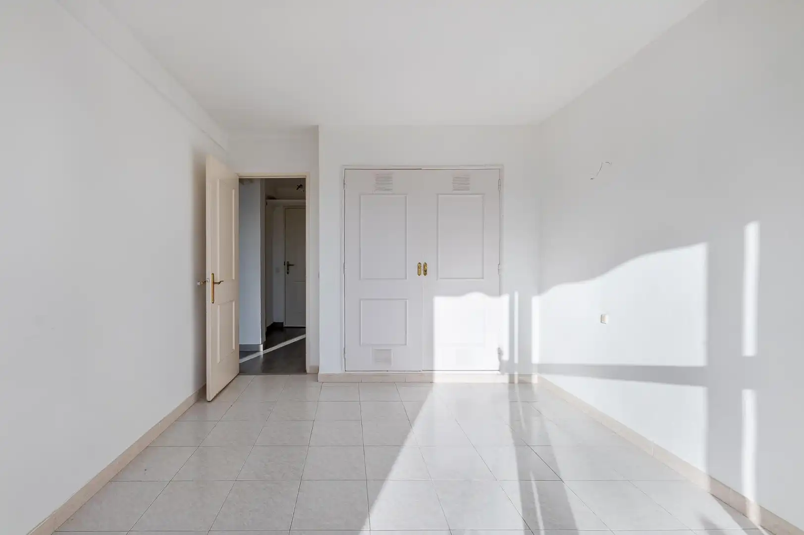 Habitación de Apartamento en venta en Benalmádena con Aire acondicionado, Calefacción y Jardín privado