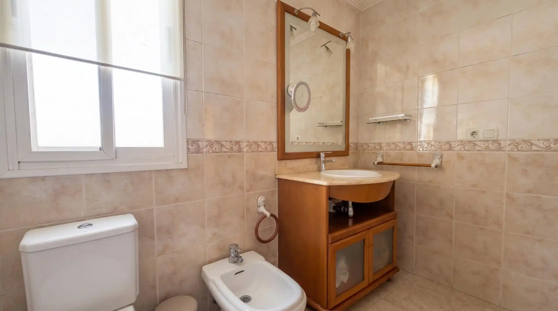 Bany de Casa o xalet en venda en La Pobla de Vallbona amb Aire condicionat, Calefacció i Jardí privat