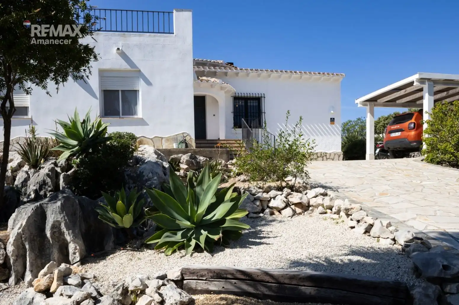 Vista exterior de Casa o xalet en venda en El Ràfol d'Almúnia amb Aire condicionat, Jardí privat i Terrassa