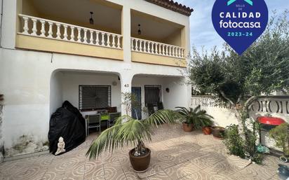 Vista exterior de Casa adosada en venda en Mont-roig del Camp amb Terrassa i Balcó