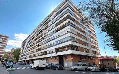 Exterior view of Flat for sale in  Madrid Capital  with Parquet flooring, Terrace and Storage room