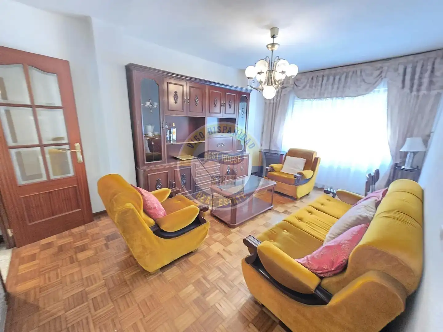 Sala de estar de Piso de alquiler en Vigo  con Calefacción, Parquet y Amueblado