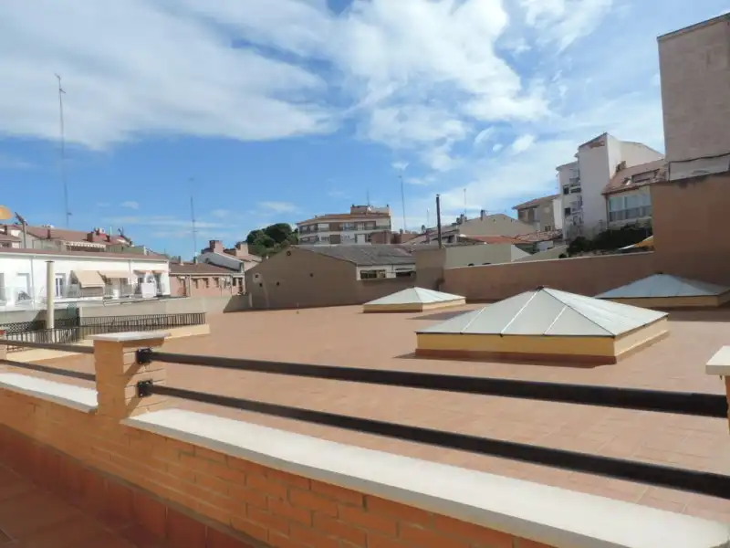 Vista exterior de Piso en venta en Guadalajara con Calefacción, Parquet y Terraza