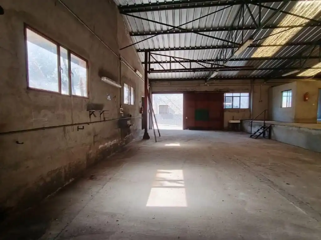 Nau industrial en venda en La Puebla de Montalbán
