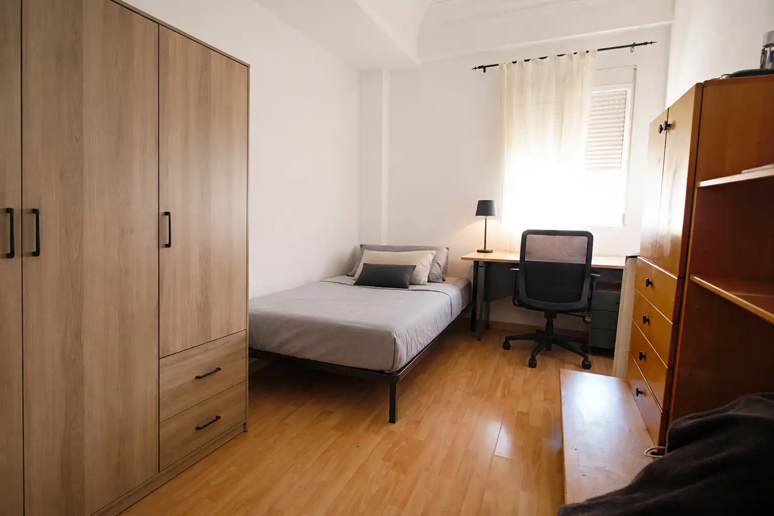 Bedroom of Flat for sale in Valencia  with Furnished, Oven and Washing machine