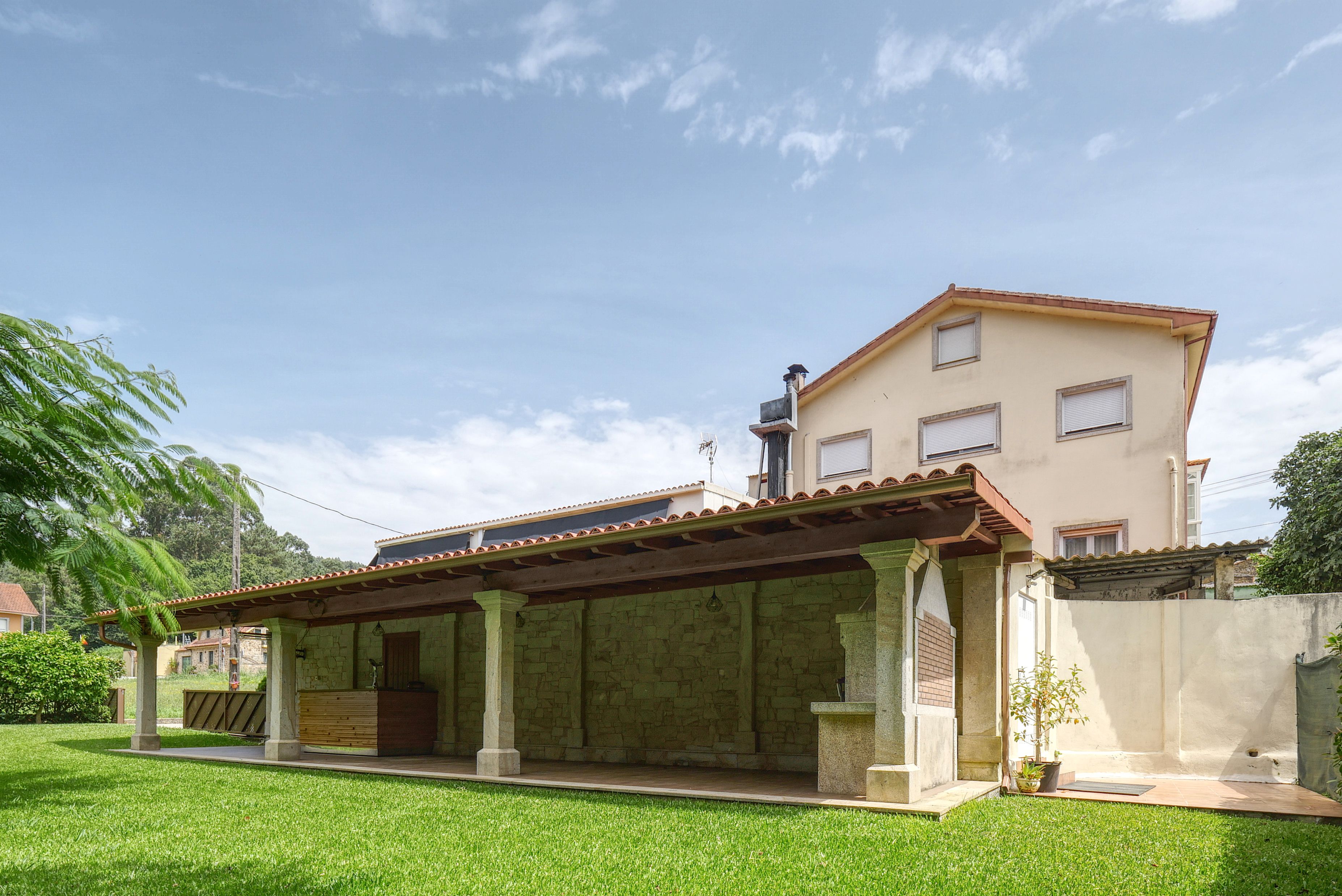 Vista exterior de Casa o xalet en venda en Lousame amb Aire condicionat, Calefacció i Jardí privat