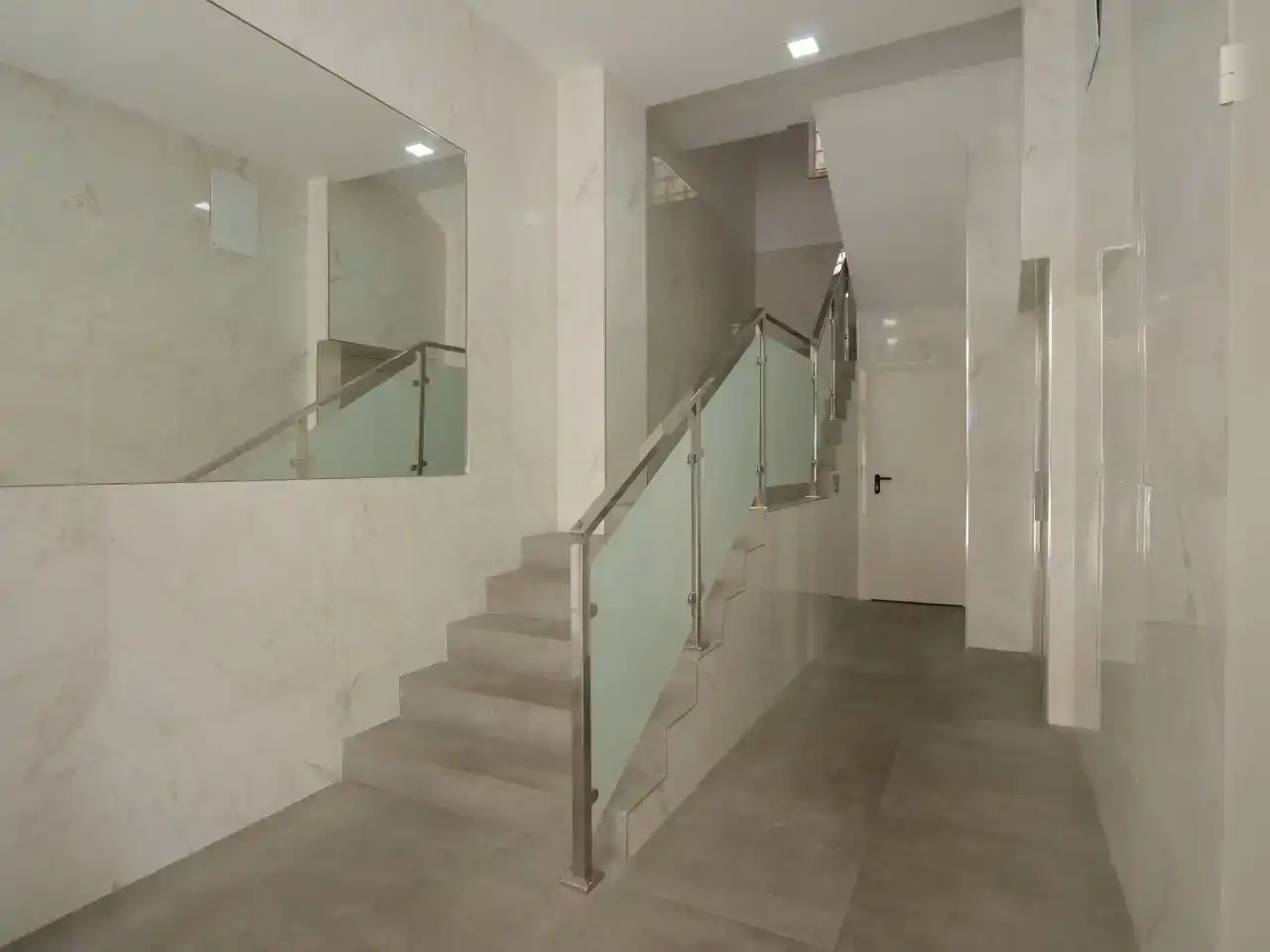 Wohnung zur Miete in  Granada Capital mit Klimaanlage und Balkon