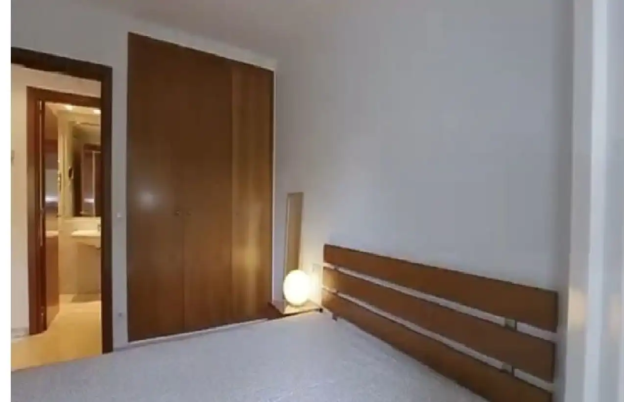 Bedroom of Flat for sale in Girona