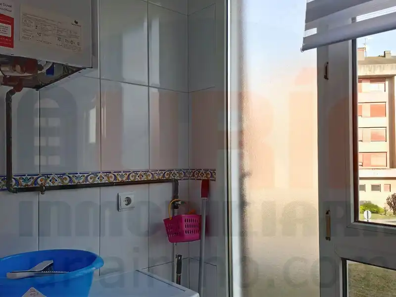 Bathroom of Flat for rent in Oviedo   with Heating, Storage room and Furnished