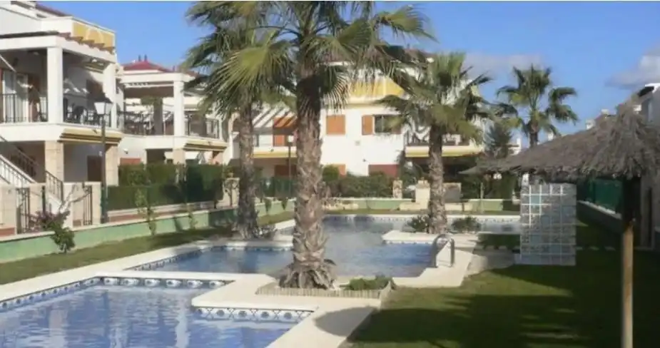 Casa amb piscina en venda a Daya Vieja, imagen 2