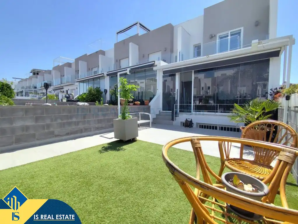 Reihenhaus mit Pool zum Verkauf in Nueva Torrevieja - Aguas Nuevas
