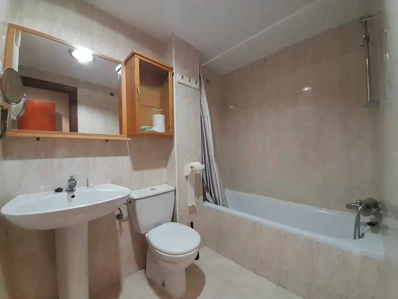 Baño de Piso en venta en Madrid con Calefacción, Parquet y Trastero