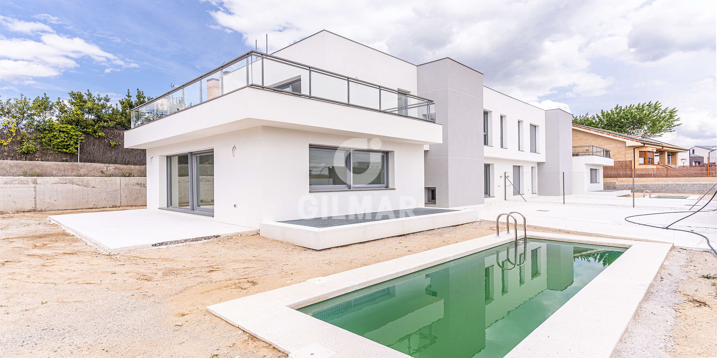 Vista exterior de Casa adosada en venda en Torrelodones amb Calefacció, Jardí privat i Piscina