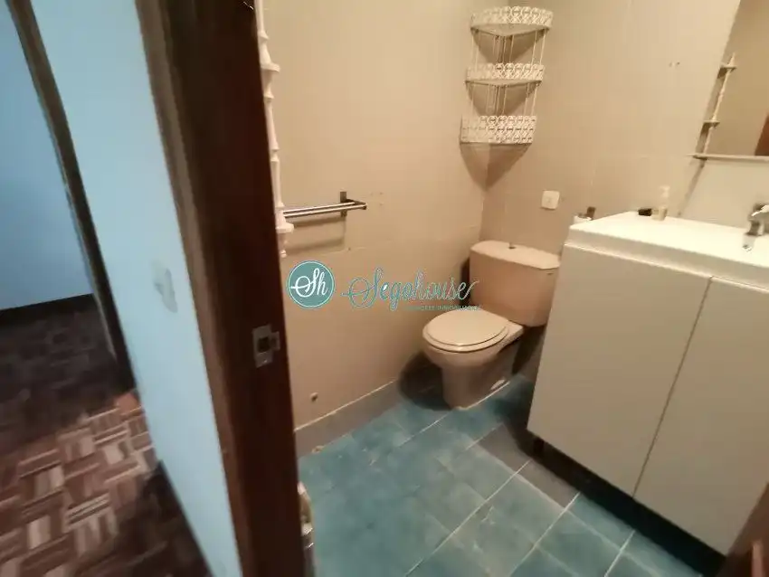 Baño de Piso en venta en Segovia con Calefacción, Parquet y Terraza