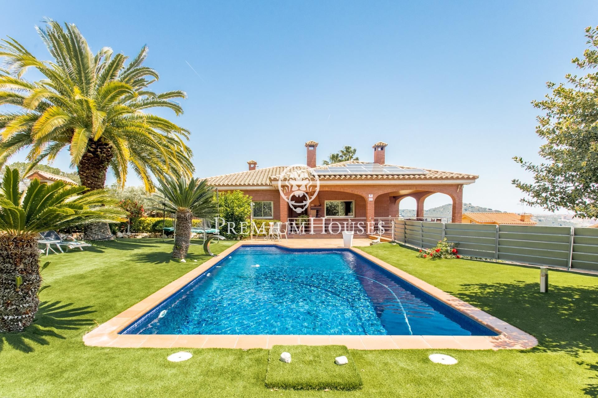 Swimming pool of House or chalet for sale in Argentona  with Air Conditioner, Heating and Private garden
