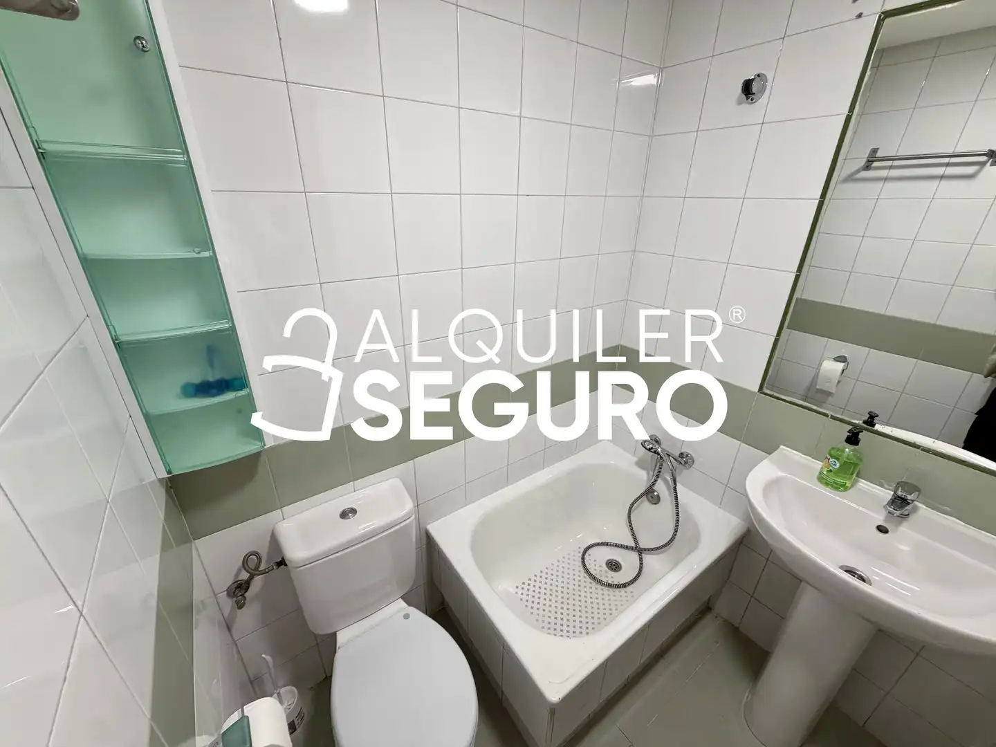 Bany de Pis de lloguer en Madrid amb Aire condicionat i Calefacció