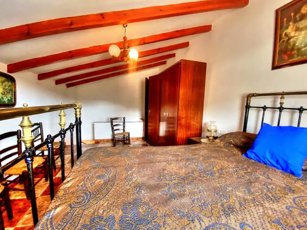 Habitación de Finca rústica en venta en Salares con Terraza, Trastero y Amueblado