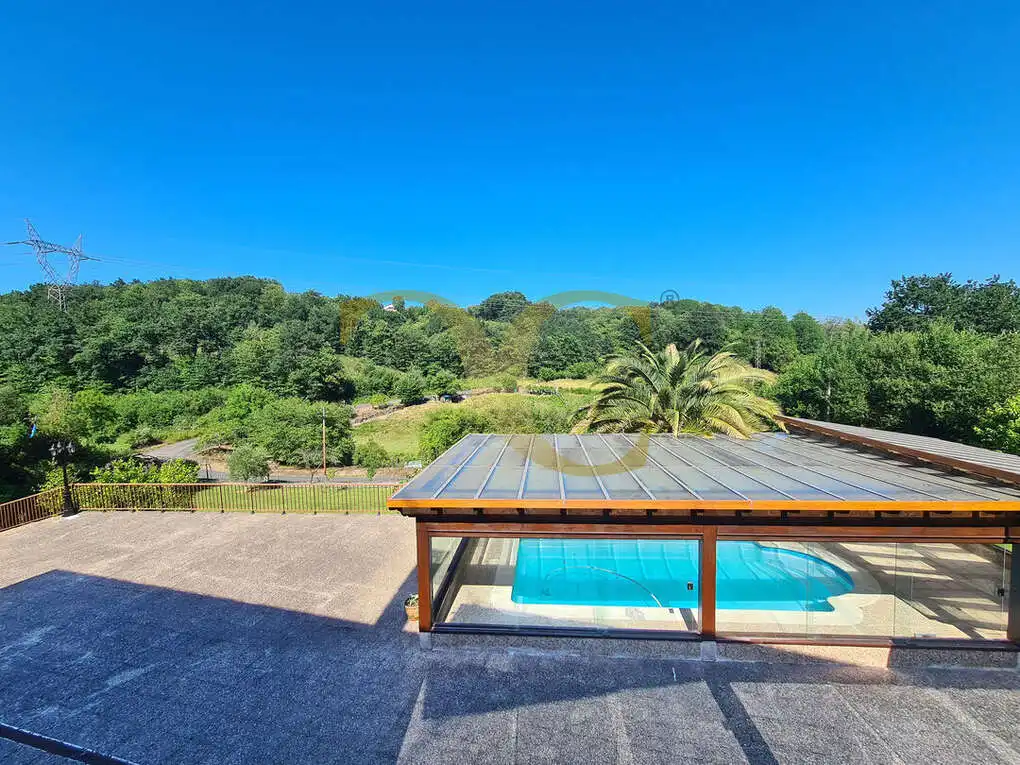 Terrassa de Casa o xalet en venda en Oviedo  amb Calefacció, Jardí privat i Terrassa