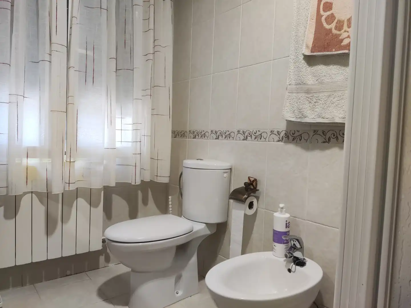 Bany de Casa o xalet en venda en Ciudad Real amb Aire condicionat, Calefacció i Jardí privat
