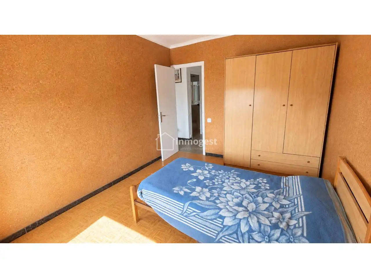 Schlafzimmer von Wohnung zum Verkauf in Salt mit Abstellraum, Möbliert und Balkon
