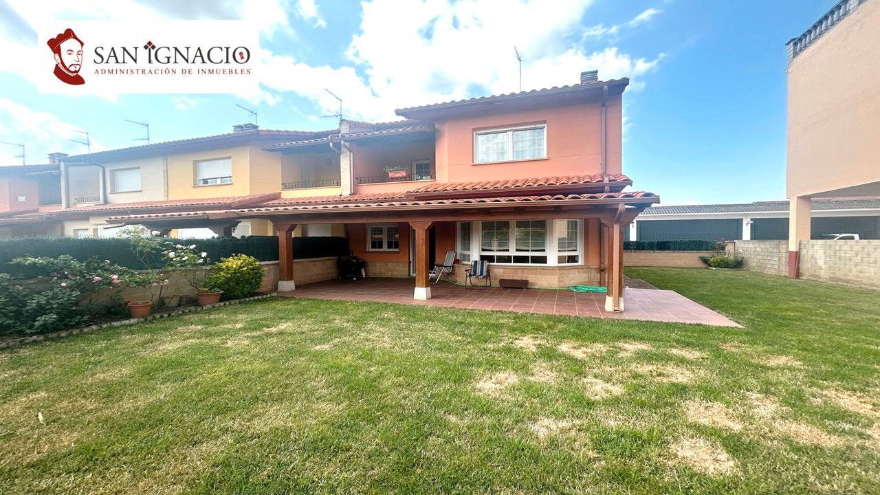 Garden of Single-family semi-detached for sale in Villarcayo de Merindad de Castilla la Vieja  with Heating, Furnished and Oven