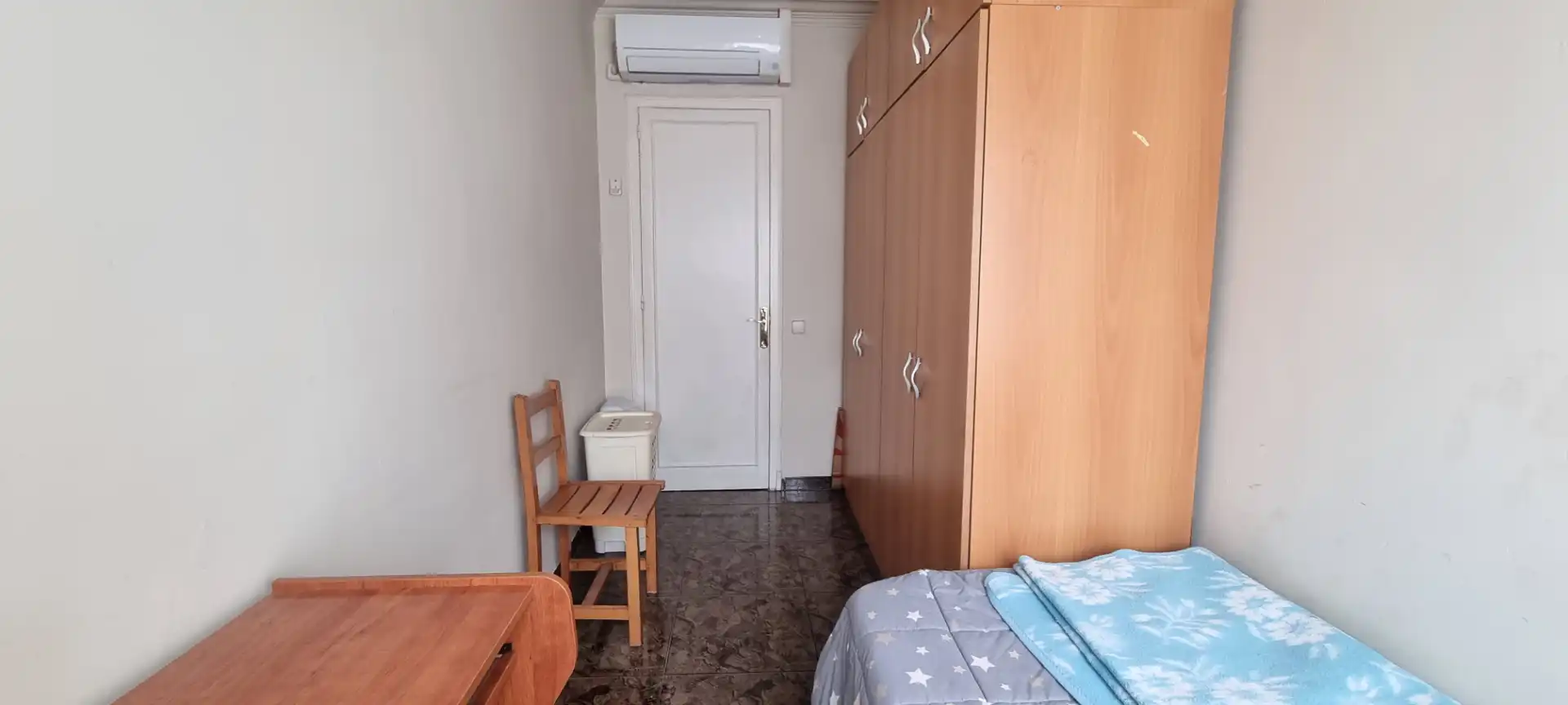 Schlafzimmer von Haus oder Chalet zum Verkauf in Badalona mit Klimaanlage, Heizung und Terrasse