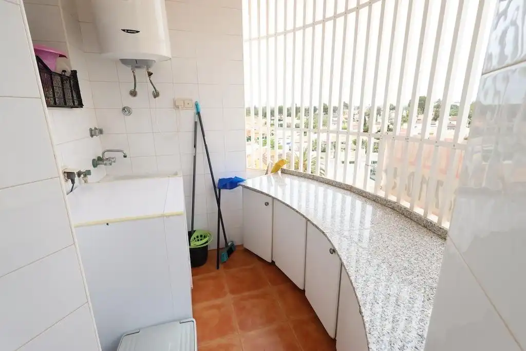 Apartamento con piscina en alquiler en Calle Teodoro llorente, imagen 11