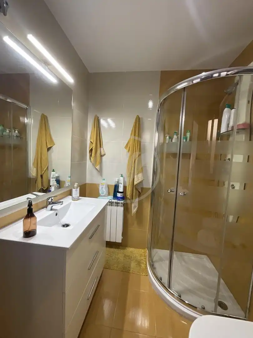 Baño de Piso de alquiler en Linares con Aire acondicionado, Terraza y Amueblado