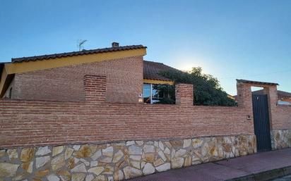 Exterior view of House or chalet for sale in Colmenar de Oreja  with Swimming Pool