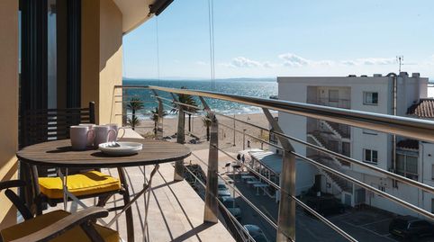 Ático en 1º línea con solárium, preciosas vistas y licencia turística.