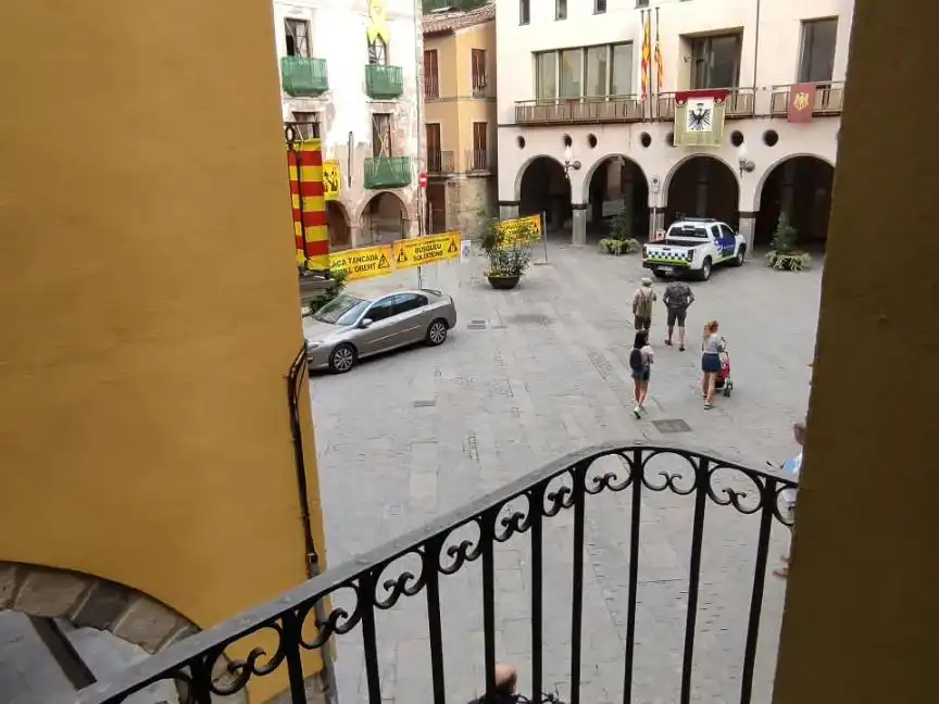 Vista exterior de Dúplex en venda en Sant Joan de les Abadesses amb Traster, Moblat i Balcó