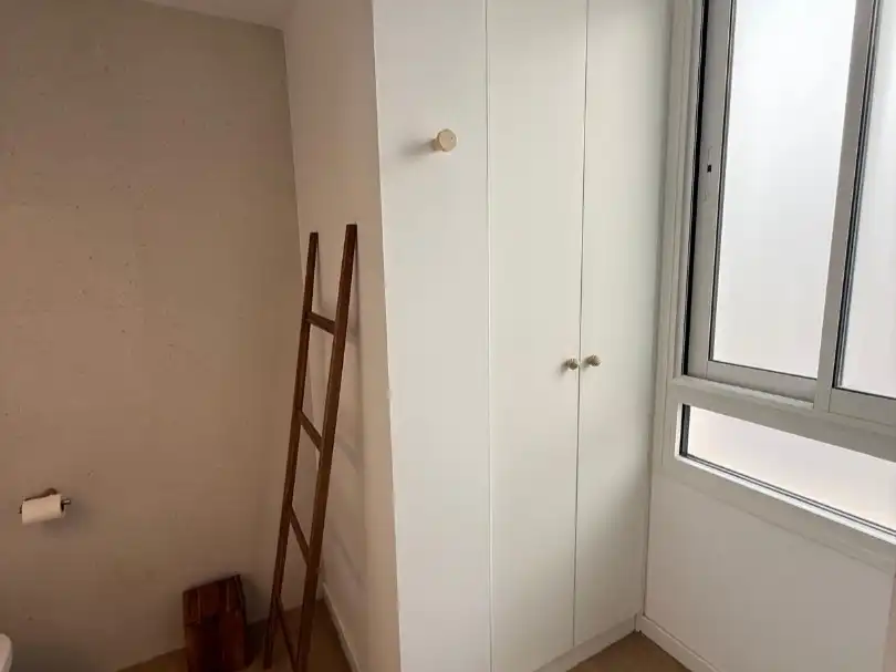 Schlafzimmer von Wohnung zum Verkauf in  Sevilla Capital mit Klimaanlage und Balkon
