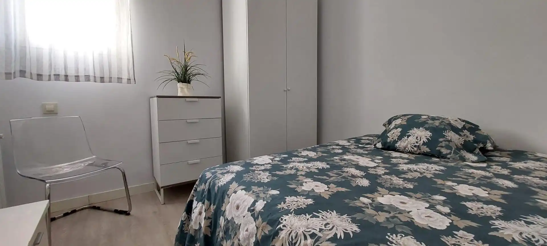 Dormitori de Pis de lloguer en Madrid amb Calefacció i Moblat