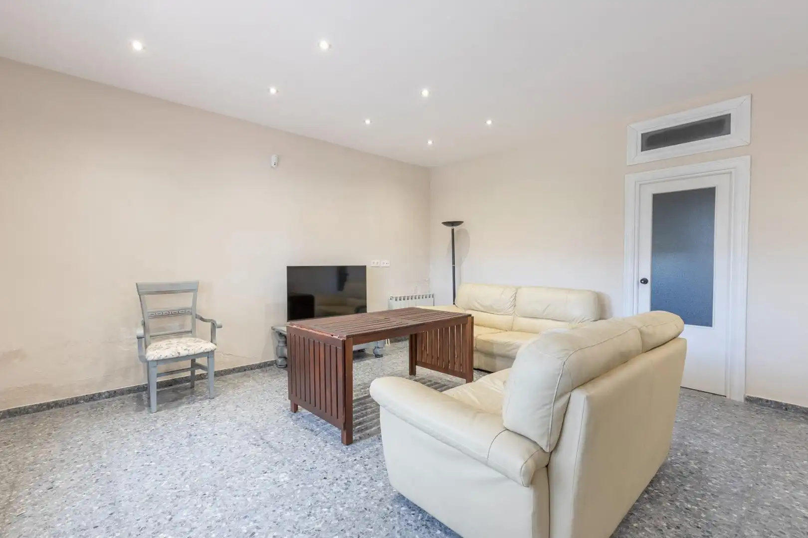 Sala d'estar de Casa o xalet en venda en Huétor de Santillán amb Calefacció i Piscina
