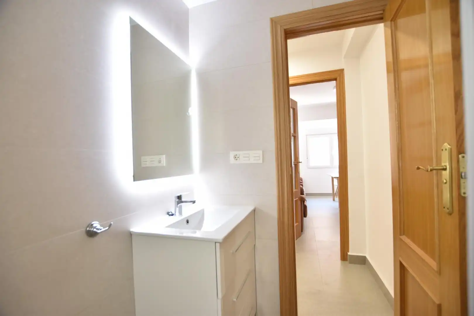 Bathroom of Flat for rent in Granada  with Air Conditioner and Furnished