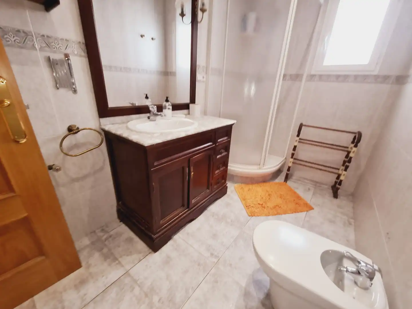 Bathroom of Flat for sale in  Pamplona / Iruña  with Heating, Parquet flooring and Furnished