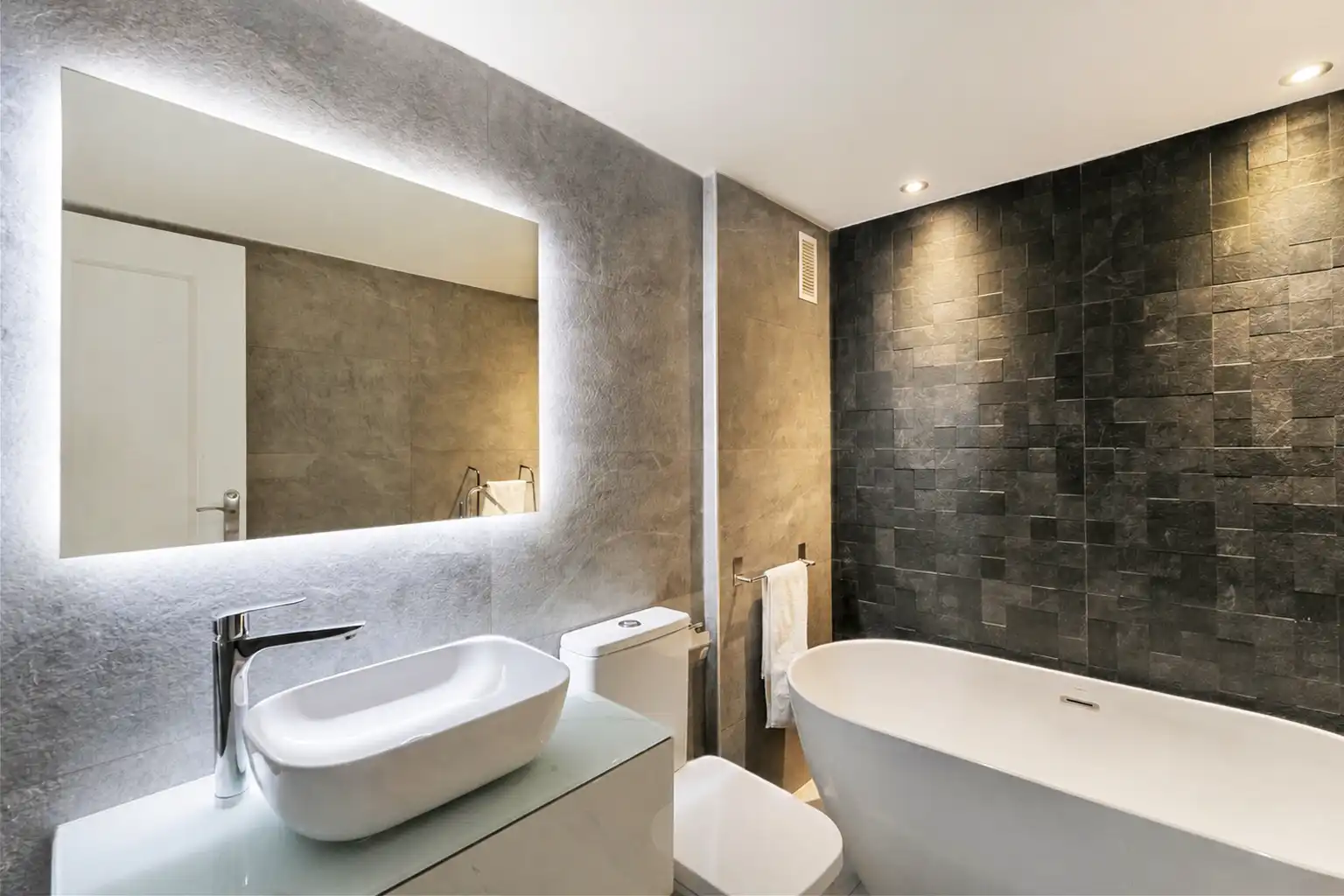 Baño de Apartamento en venta en Mijas con Aire acondicionado, Parquet y Terraza