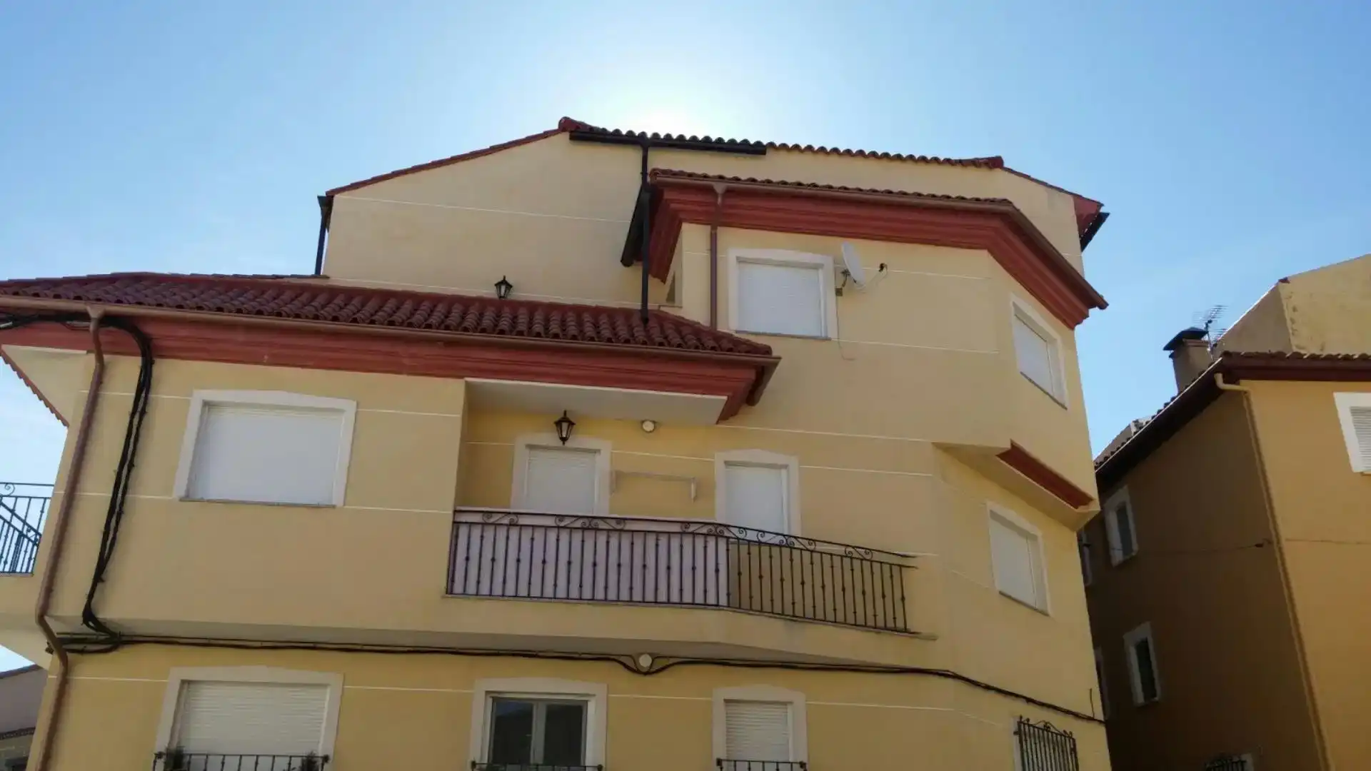 Vista exterior de Dúplex en venda en Salvacañete amb Moblat, Forn i Rentadora