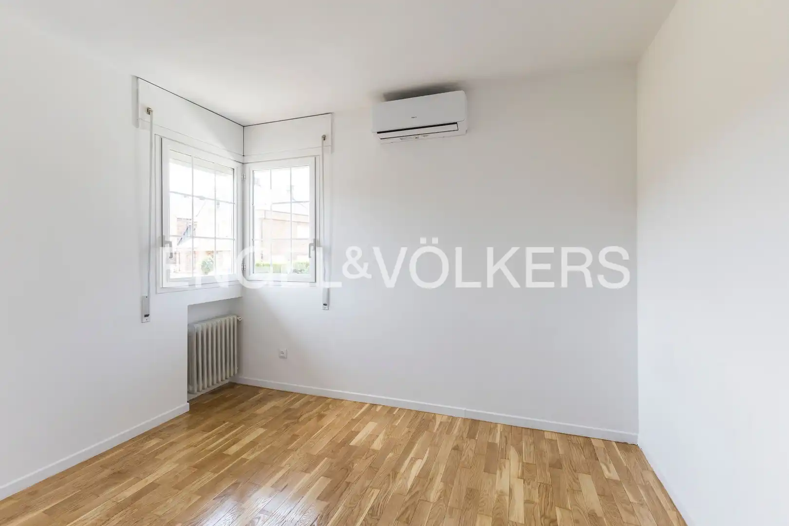Habitación de Casa o chalet de alquiler en Madrid con Calefacción, Jardín privado y Terraza
