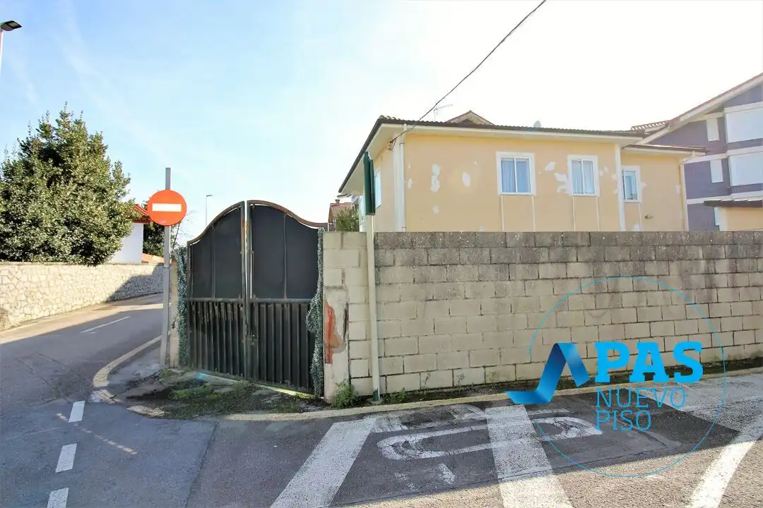 Exterior view of Houses for sale in Noja  with Heating, Private garden and Storage room