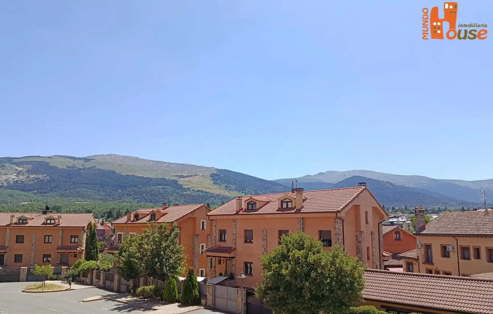 Vista exterior de Pis de lloguer en Real Sitio de San Ildefonso amb Calefacció, Traster i Balcó