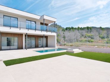 Detached house with balcony for sale in Alfinach - Los Monasterios