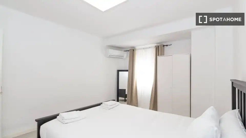 Bedroom of Flat for rent in Valencia  with Air Conditioner, Heating and Furnished